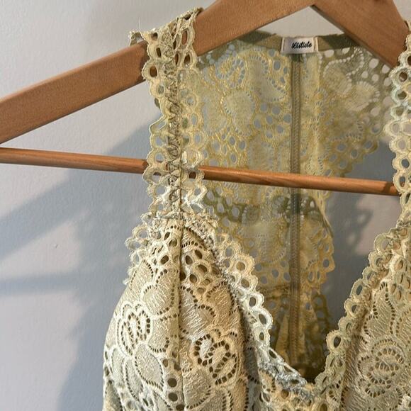 Listicle Medium Light Green Lace Bralette - Picture 2 of 11